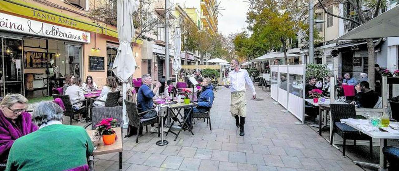 Las restricciones aplicadas a la restauración y al comercio en el nivel 4 están provocando un aumento de los empleados en ERTE. B.Ramon