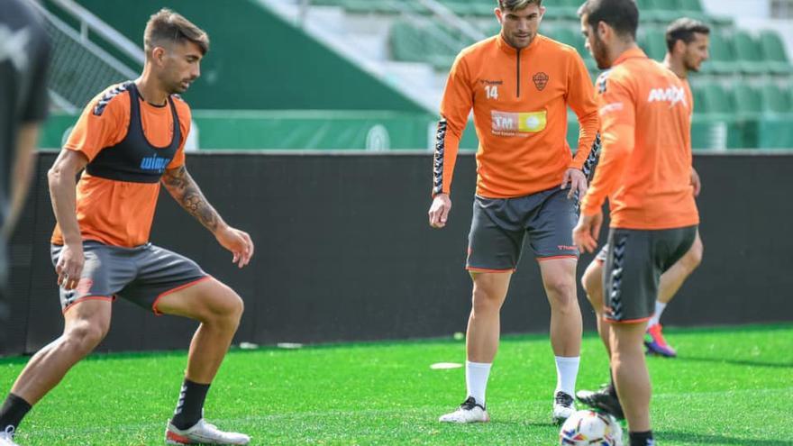 Josema, Raúl Guti y Víctor entrenando en el Martínez Valero