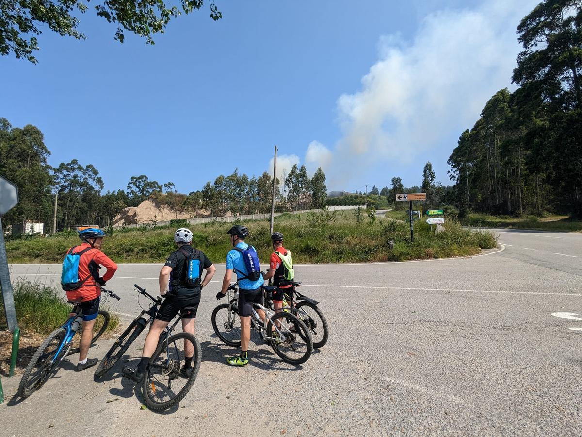 Incendio forestal próximo al polígono de Morás.