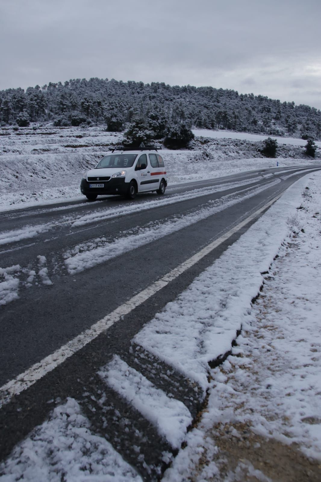 Alcoy amanece cubierta por la nieve