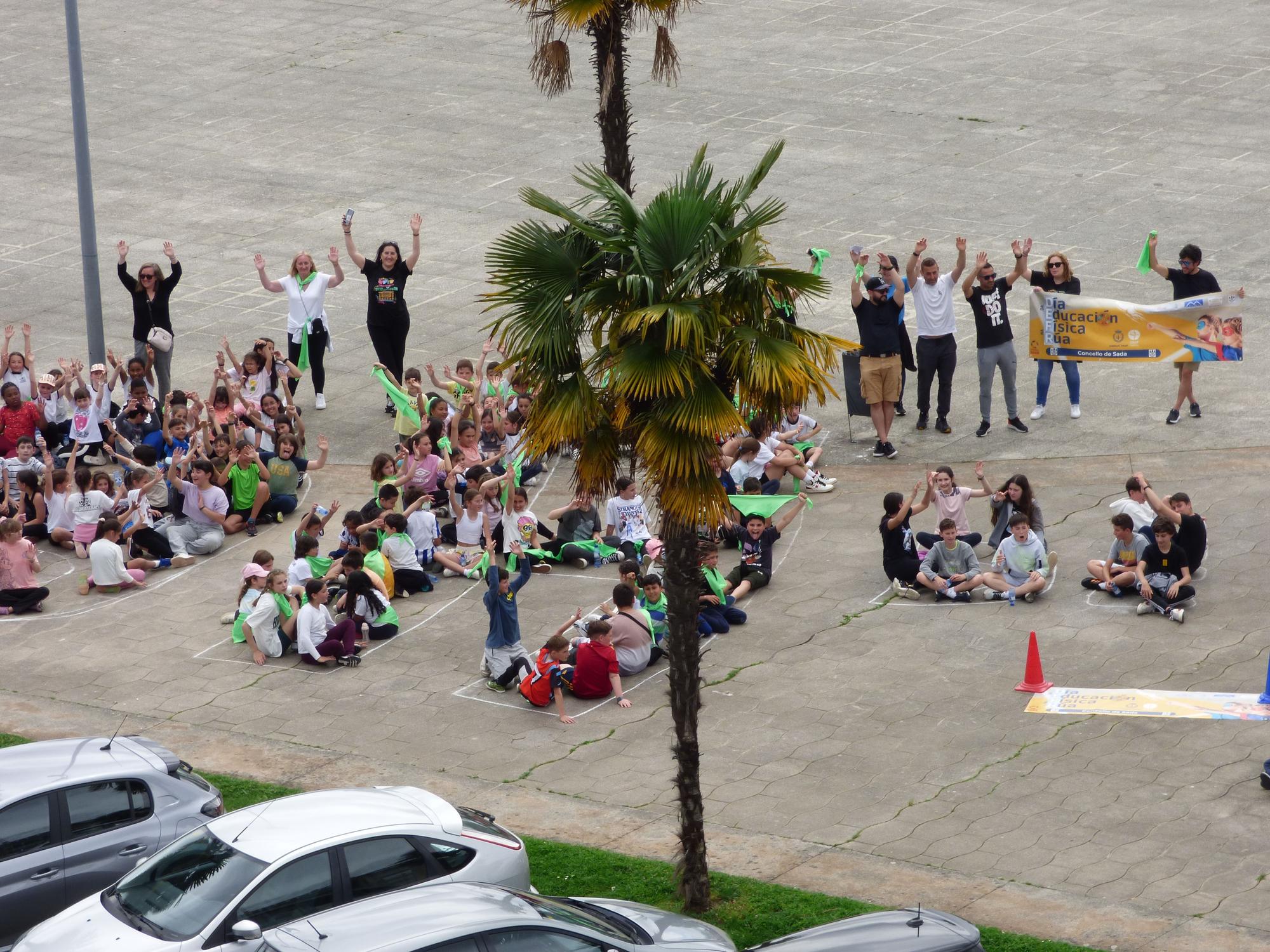 El deporte sale a la calle en Sada para reivindicar la educación física