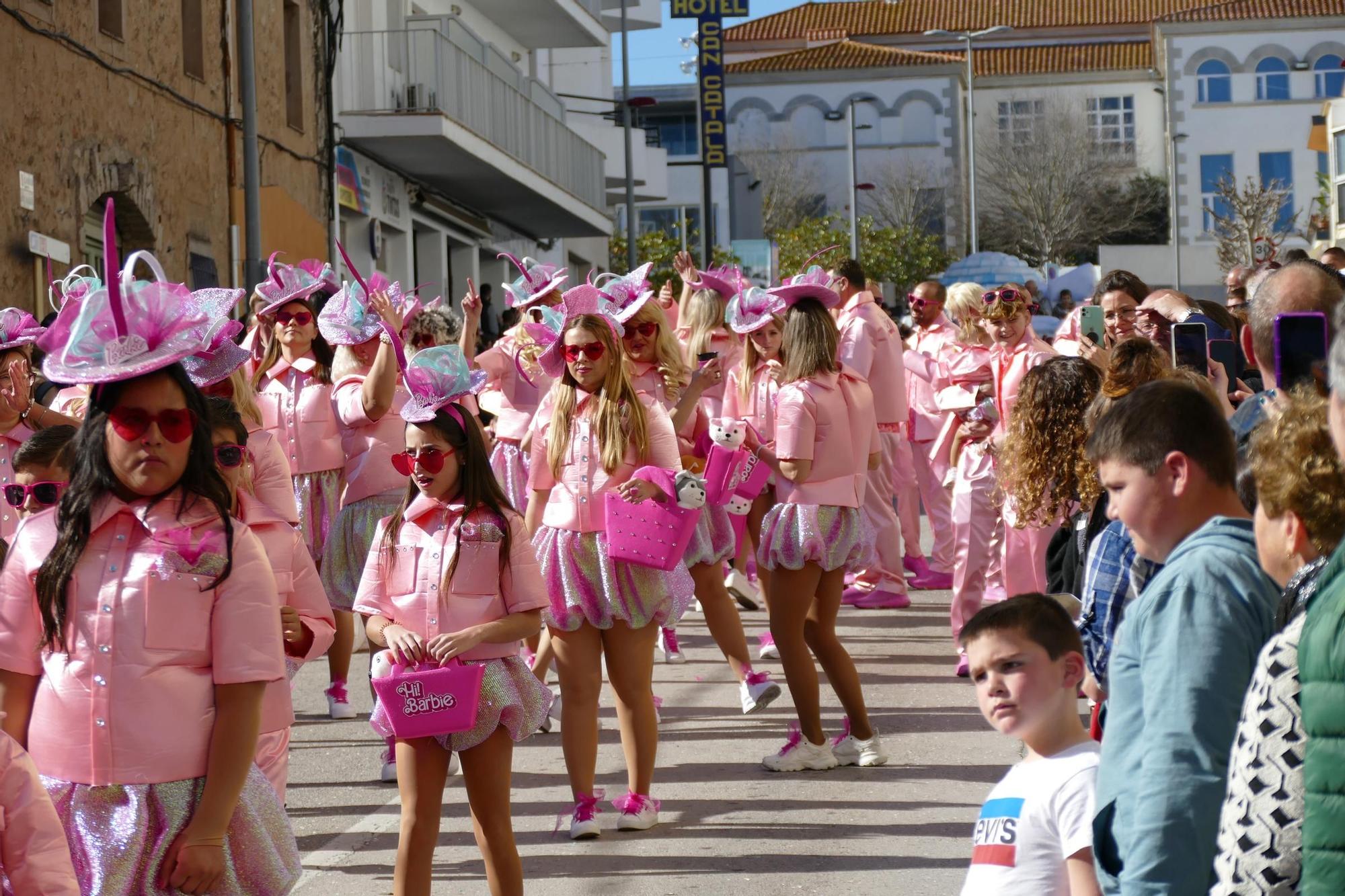 L'Escala s'acoloreix amb la rua de carnaval