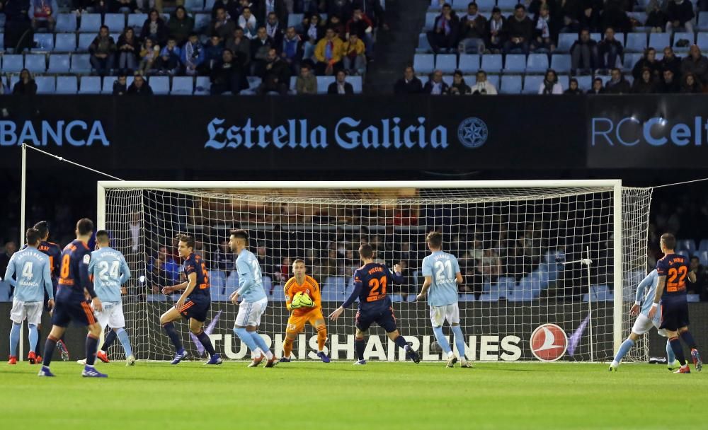 Las mejores imágenes de la derrota del equipo de Miguel Cardoso ante los valencianistas.