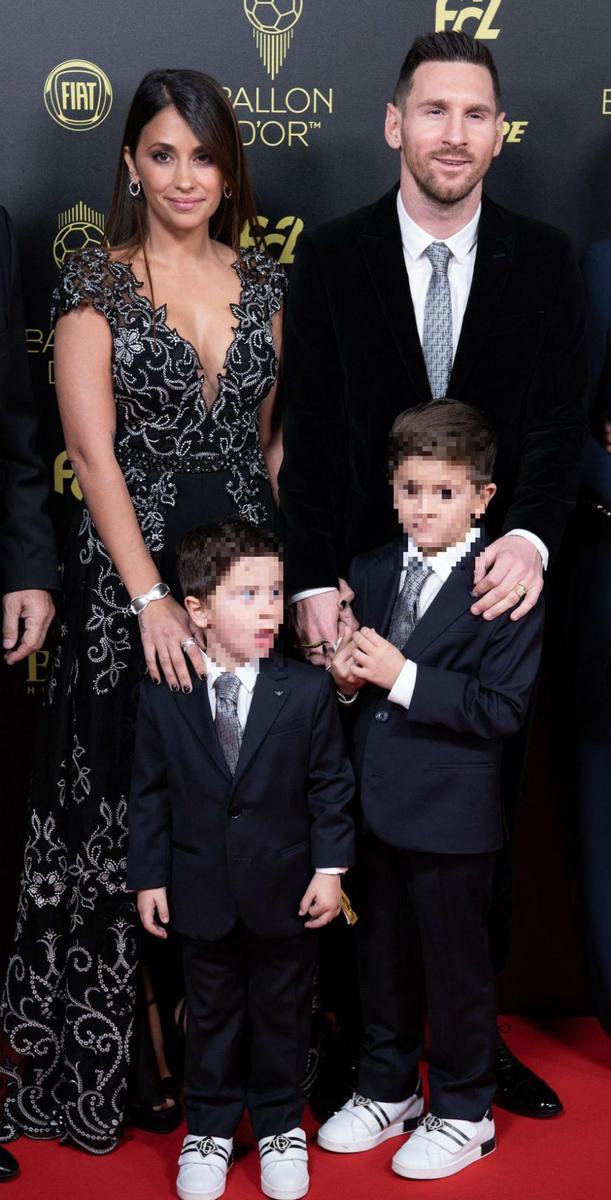 Antonella Roccuzzo y Leo Messi junto a sus hijos