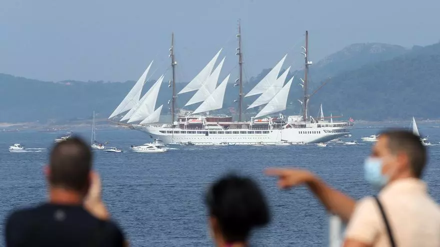 Honores al barco que congeló el tiempo