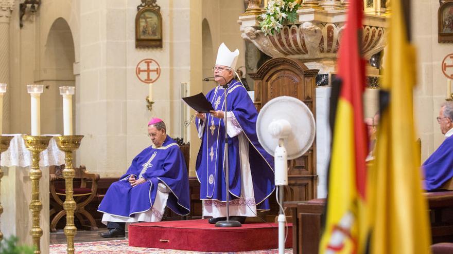 El obispo, Jesús Murgui, durante un acto religioso