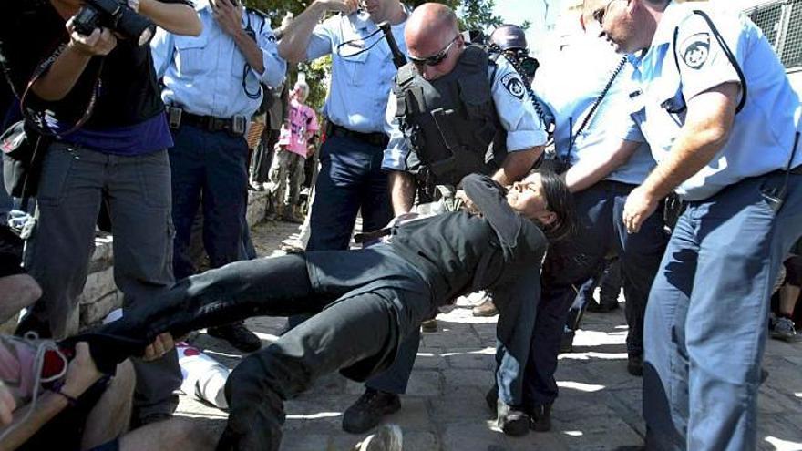 Un activista gay israelí es arrestado en Jerusalén.