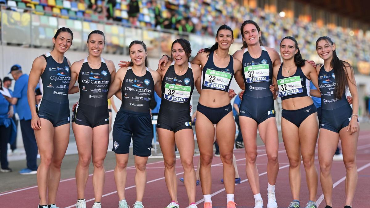 Algunas de las atletas del equipo femenino del Tenerife CajaCanarias.