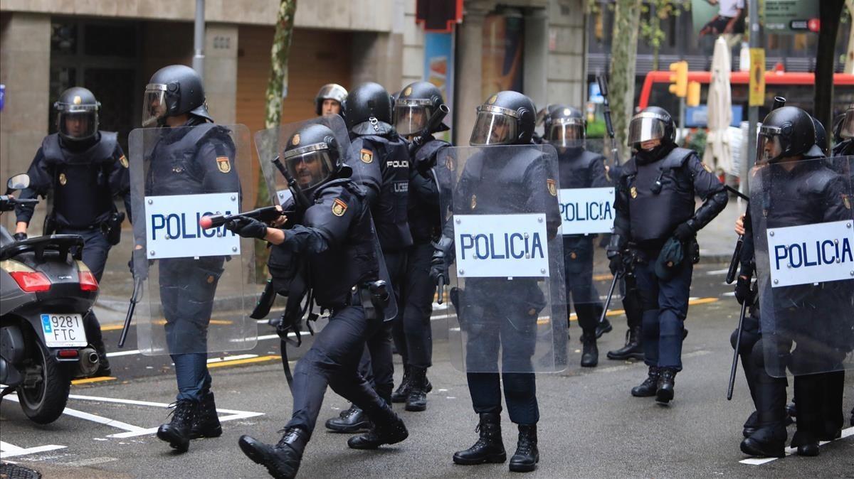 zentauroepp40366711 barcelona 01 09 2017 referendum 1 o policia nacional en la e171001105448