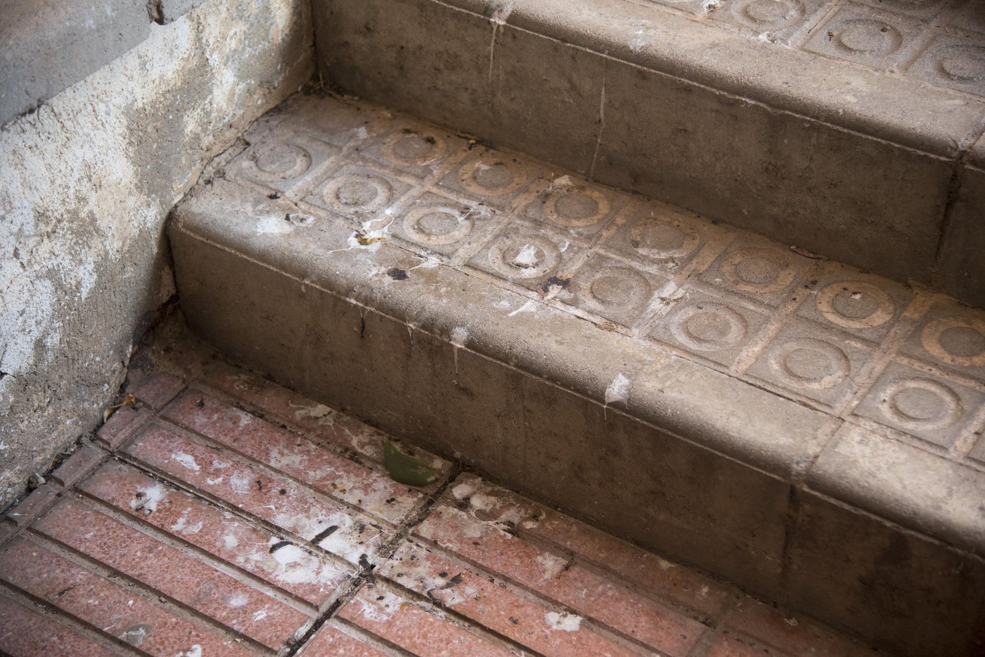 Excrements de coloms a carrers de Manresa