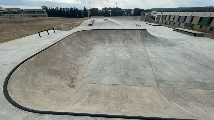 L&#039;Escala obre un gran skatepark al parc dels Recs