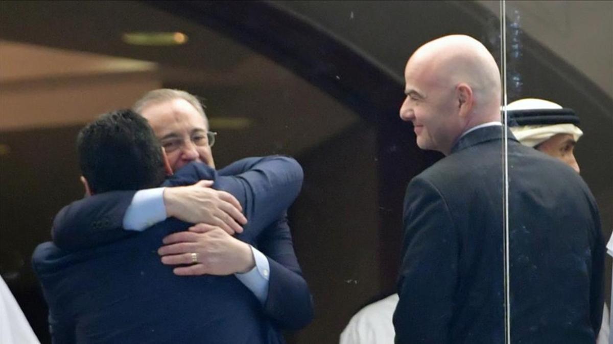 Florentino, celebrando en el palco del estadio