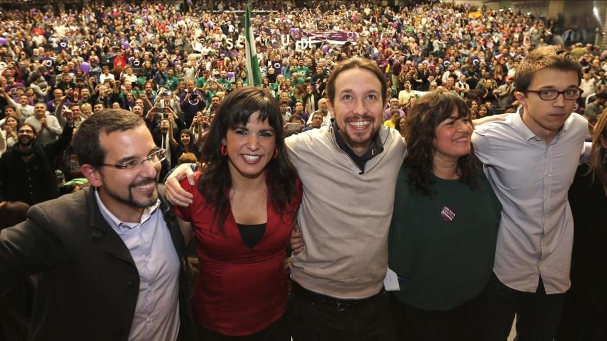 Sergio Pascual, Teresa Rodríguez, Pablo Iglesias, Auxiliadora Honorato e Íñigo Errejón, en un acto en Sevilla en 2015.