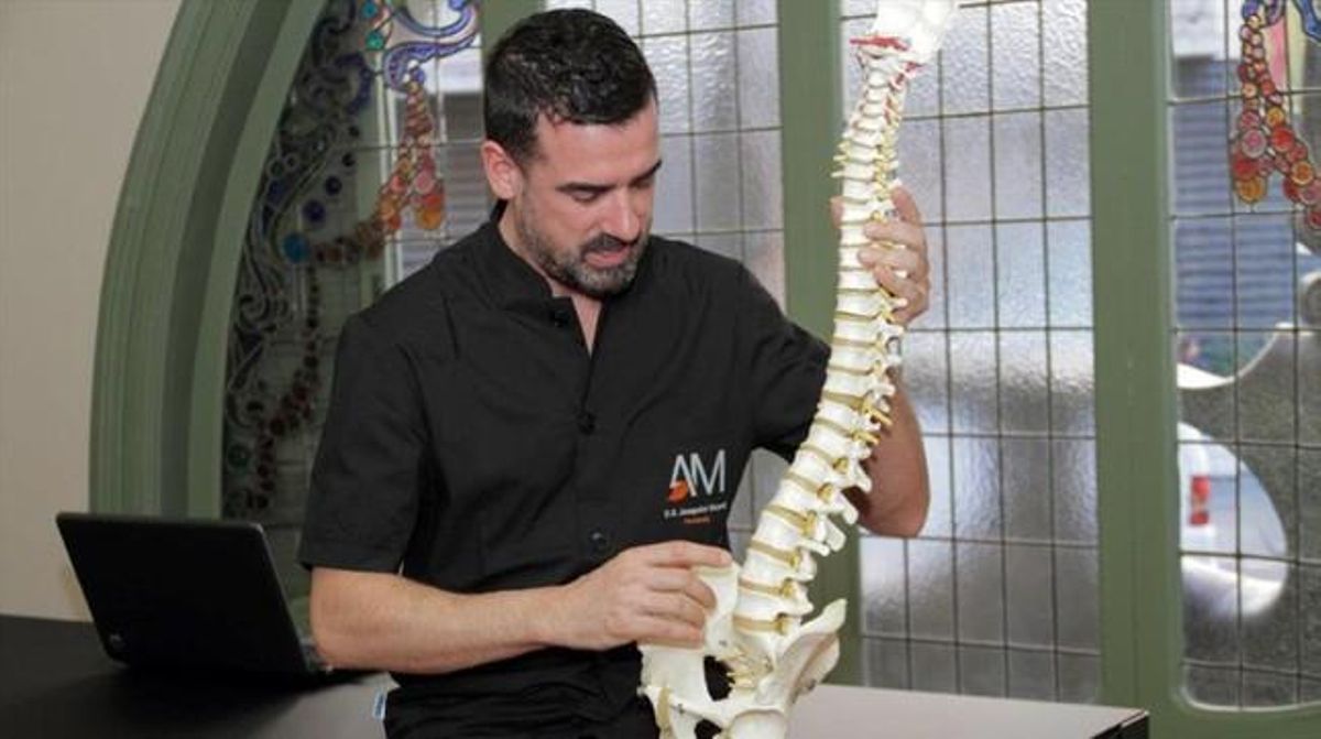 Joaquim Vicent, osteòpata amb quinze anys d’experiència, recomana portar una alimentació adaptada a cada persona i al tipus d’exercici físic que practiqui, aprendre a respirar i realitzar exercicis d’estirament de diafragma.