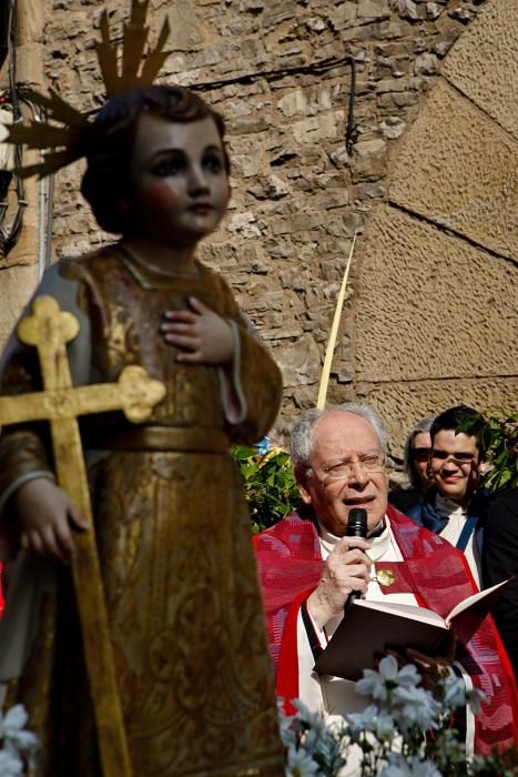 Procesión y bendición de los ramos en Gijón.