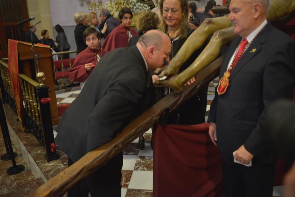 La lluvia no puede con el Besapié del Perdón