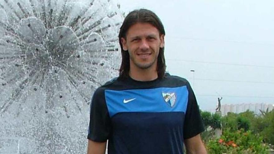 El argentino Demichelis, ayer en la puerta del hotel.