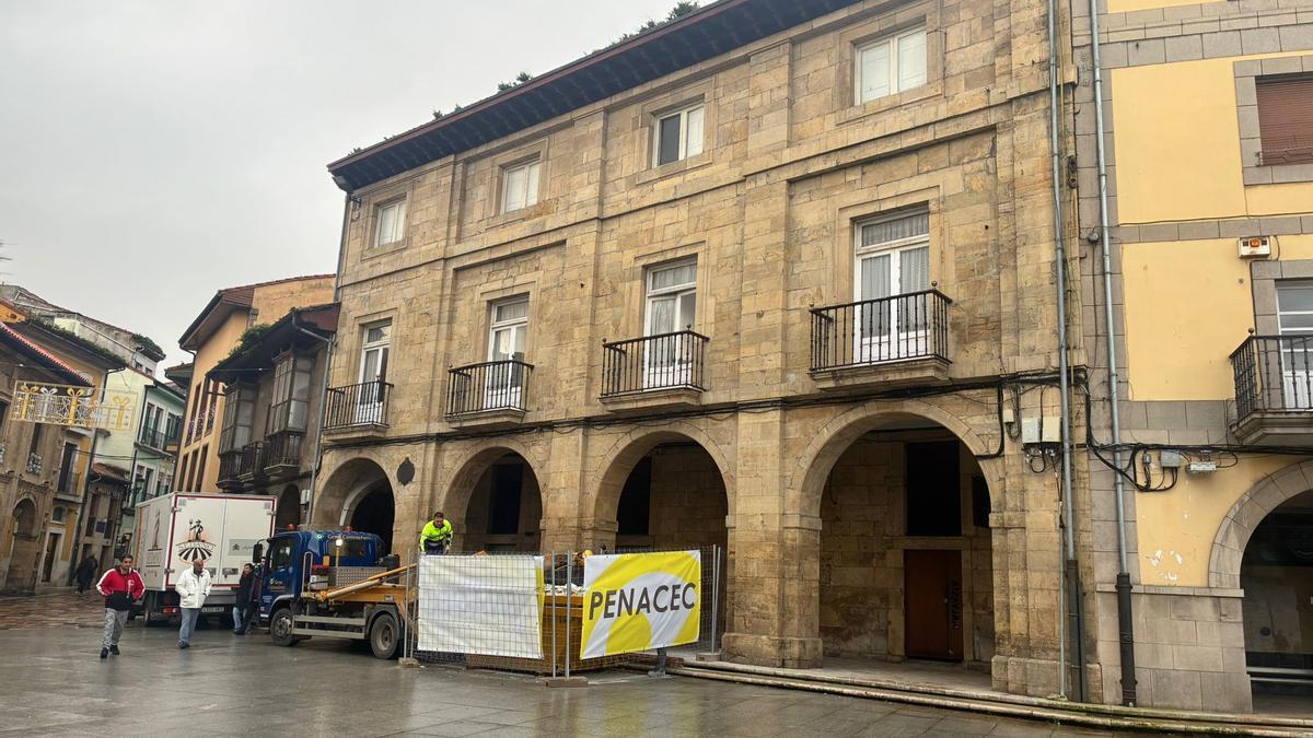 Obras en el palacete de la Plaza de España que será hotel.
