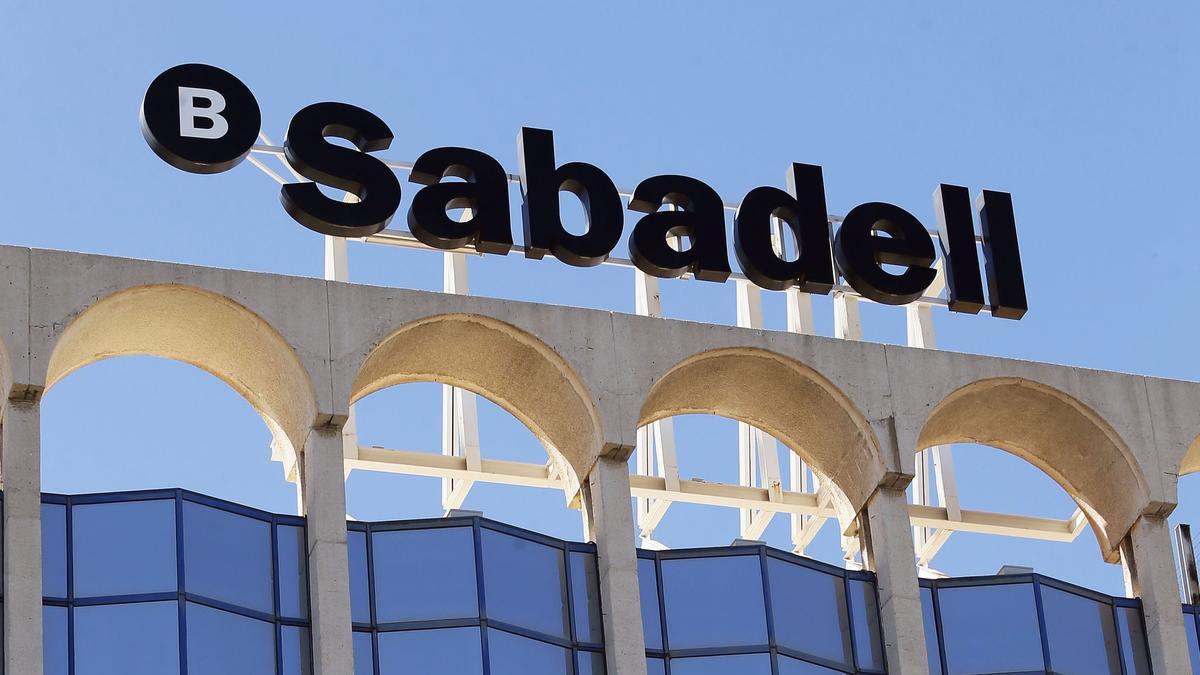 La sede del Sabadell, en el centro de Alicante.