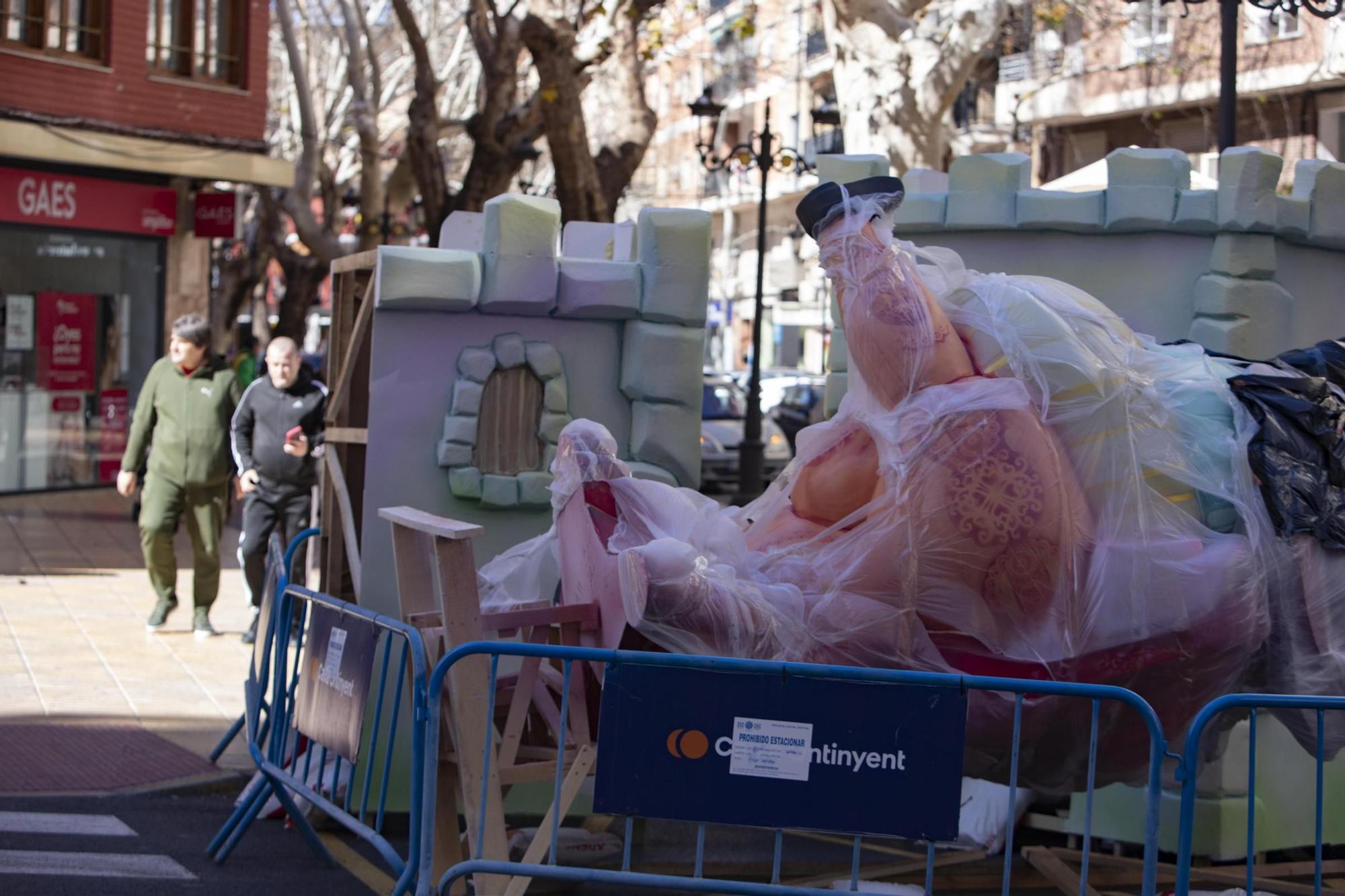 Los primeros montajes falleros ya se pueden ver en Xàtiva