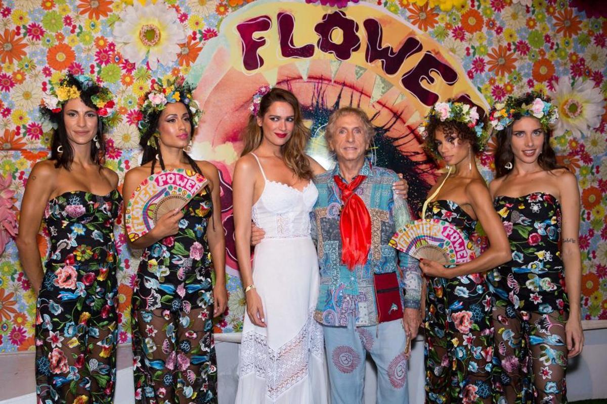 Los famosos se divierten en la fiesta Flower Power