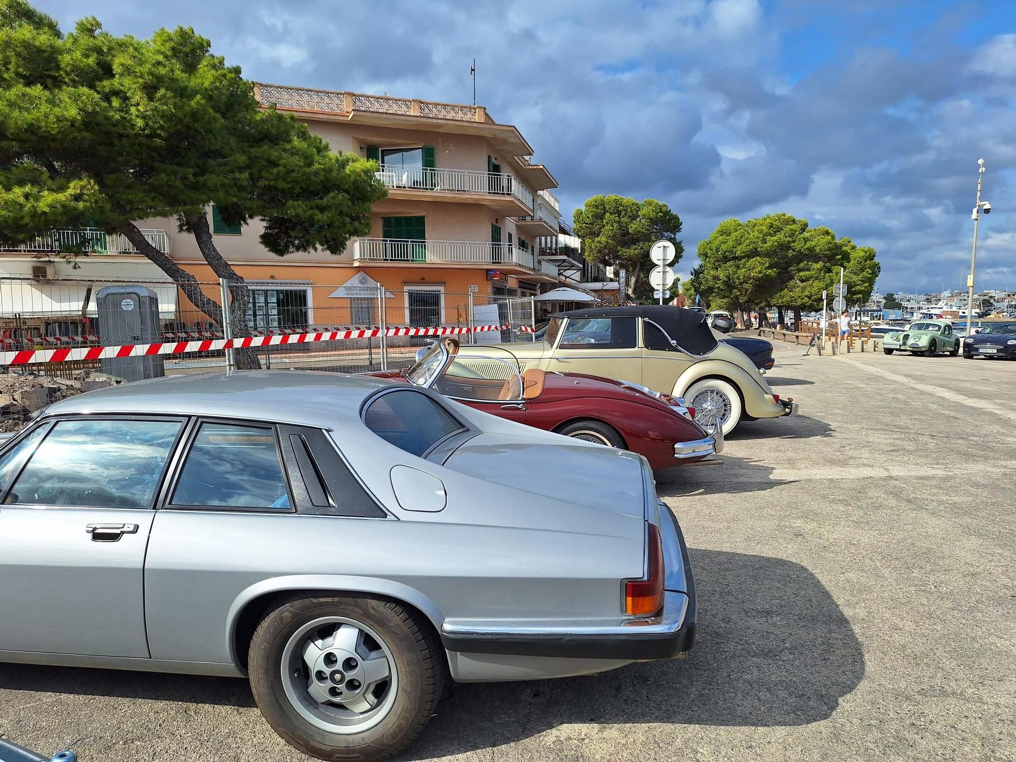 Los clásicos coches de Jaguar circulan por las carreteras de Mallorca