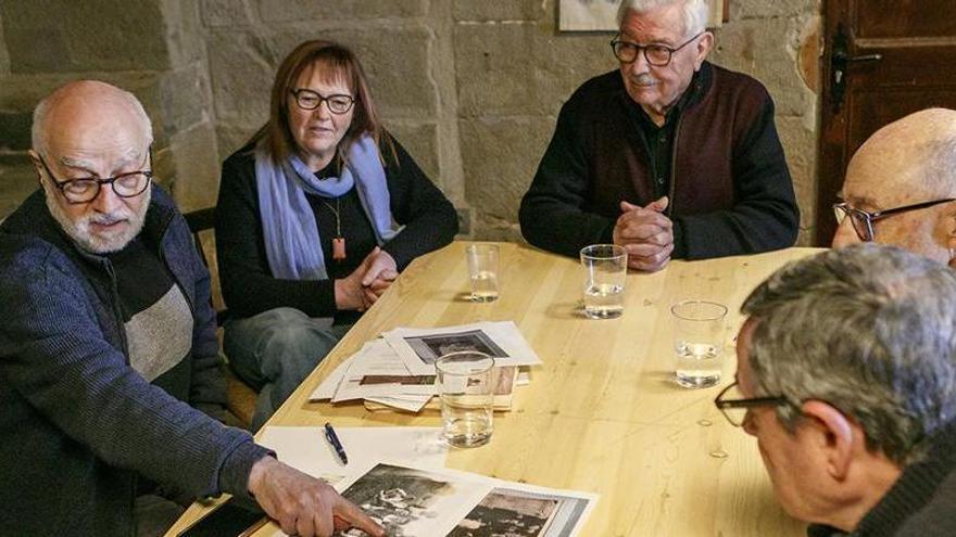 Montraveta, els germans Colell, Folch i Besora rememoren, a través de fotografies, el camí cap a les fàbriques tèxtils del Berguedà