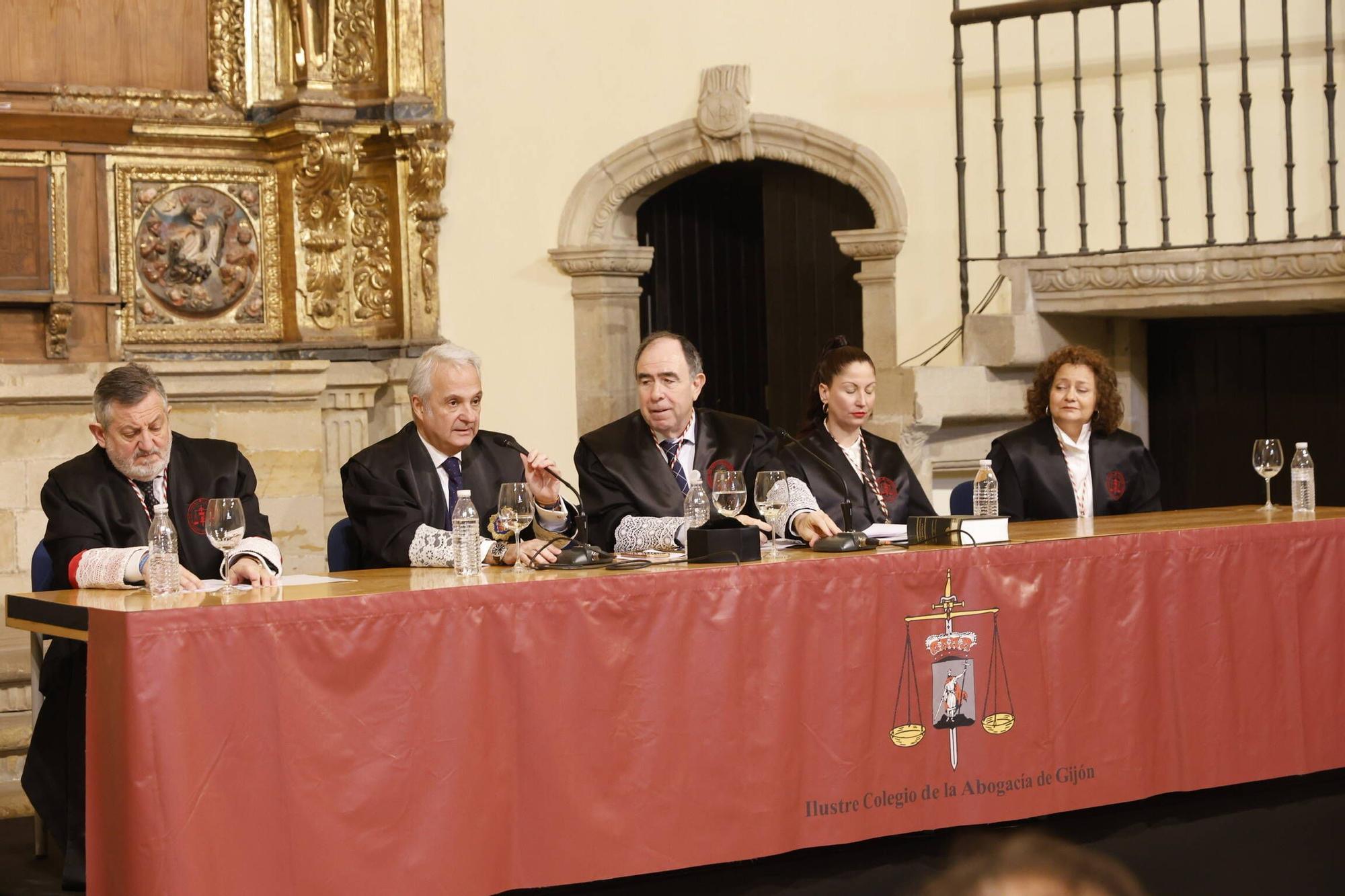 La toma de posesión de Benigno Villarejo como decano del Colegio de la Abogacía de Gijón, en imágenes