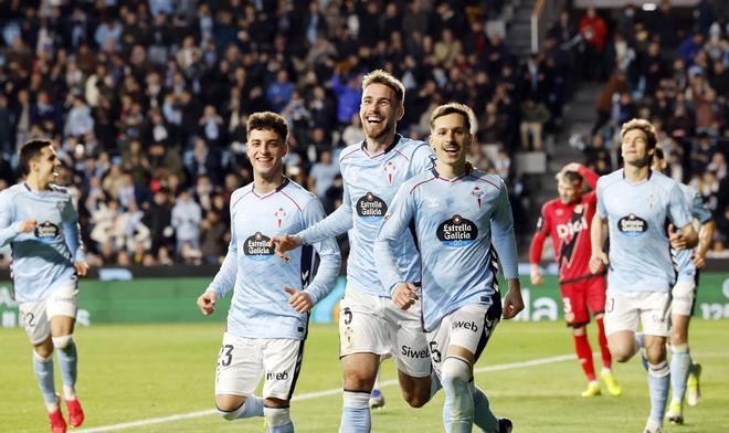 Celebración del segundo gol del Celta de Vigo al Rayo Vallecano, protagonizado por Bryan Zaragoza
