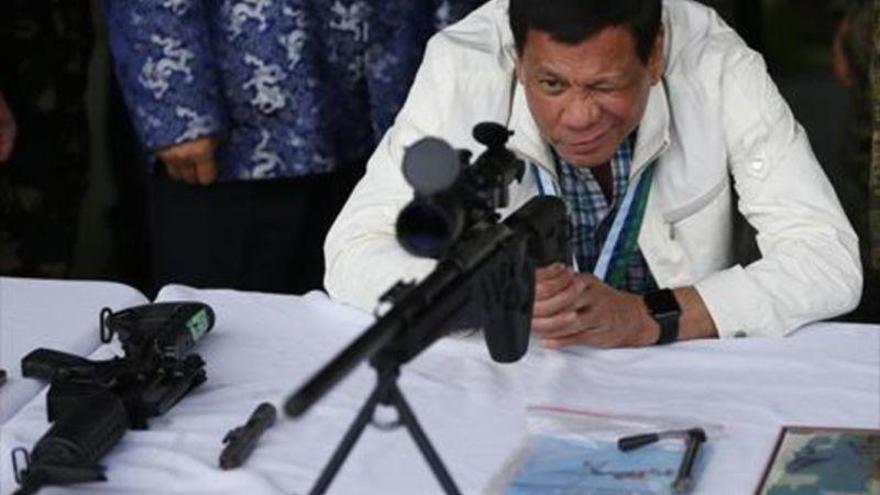 Duterte pide a la policía matar a los &quot;idiotas&quot; que se resisten a ser detenidos