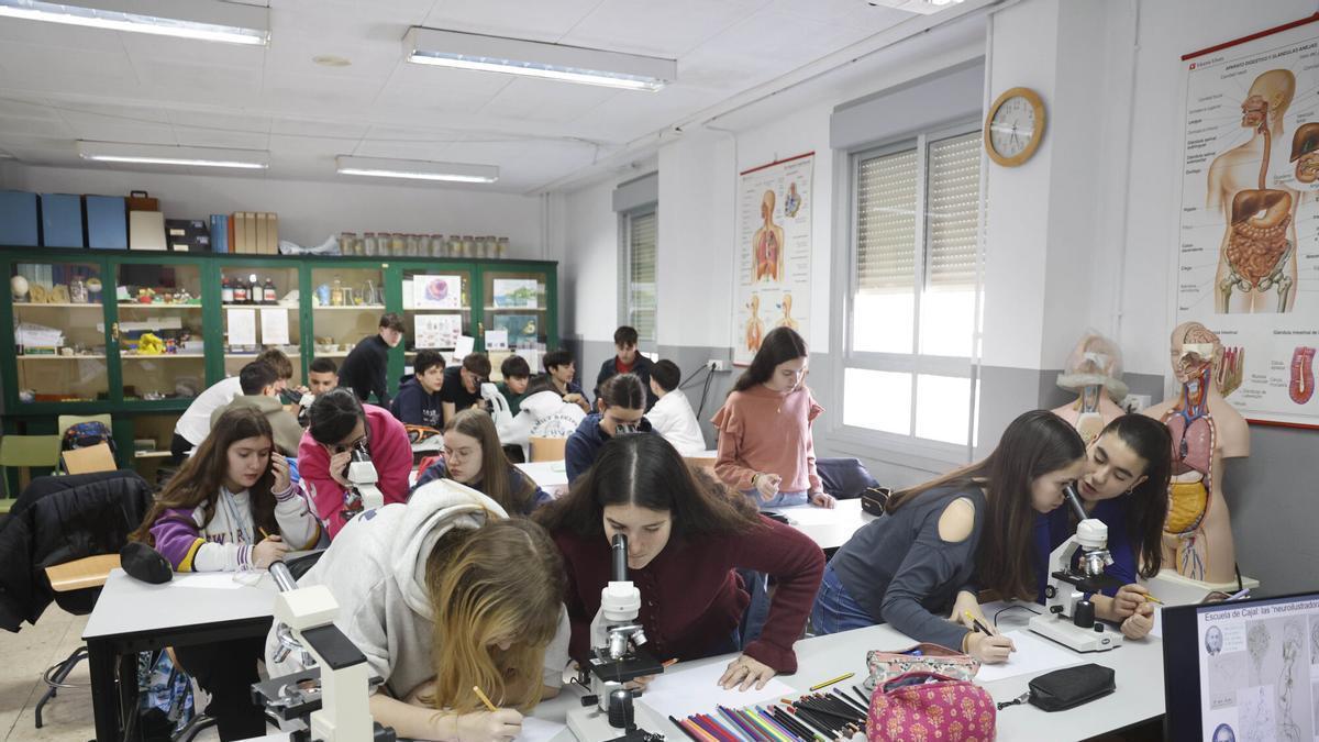 Otra de las actividades de divulgación científica desarrollada por el Galicia Sur con alumnos.