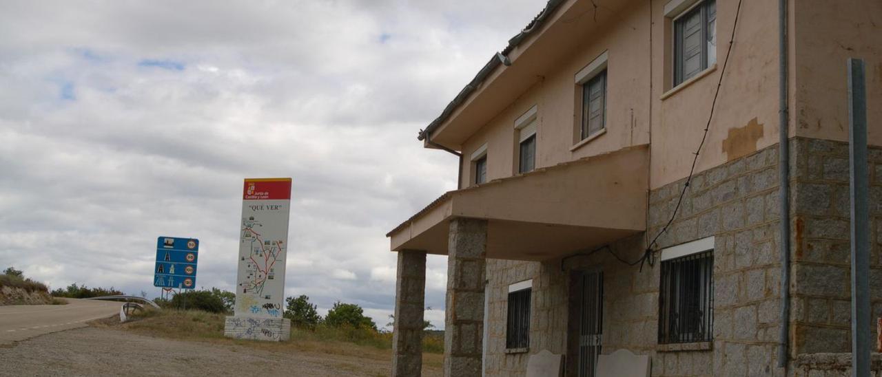 Edificio de la aduana en Calabor, recuperado como centro de referencia para los visitantes de la ruta. | A. Saaevedra