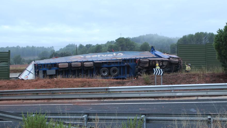 Mor el conductor d&#039;un camió en bolcar a la C-25 a Manresa