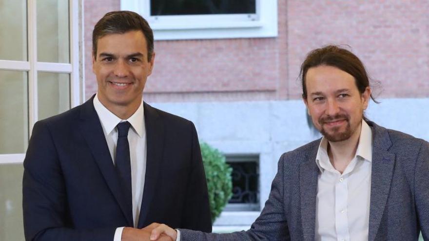 Pedro Sánchez (izda), y Pablo Iglesias.