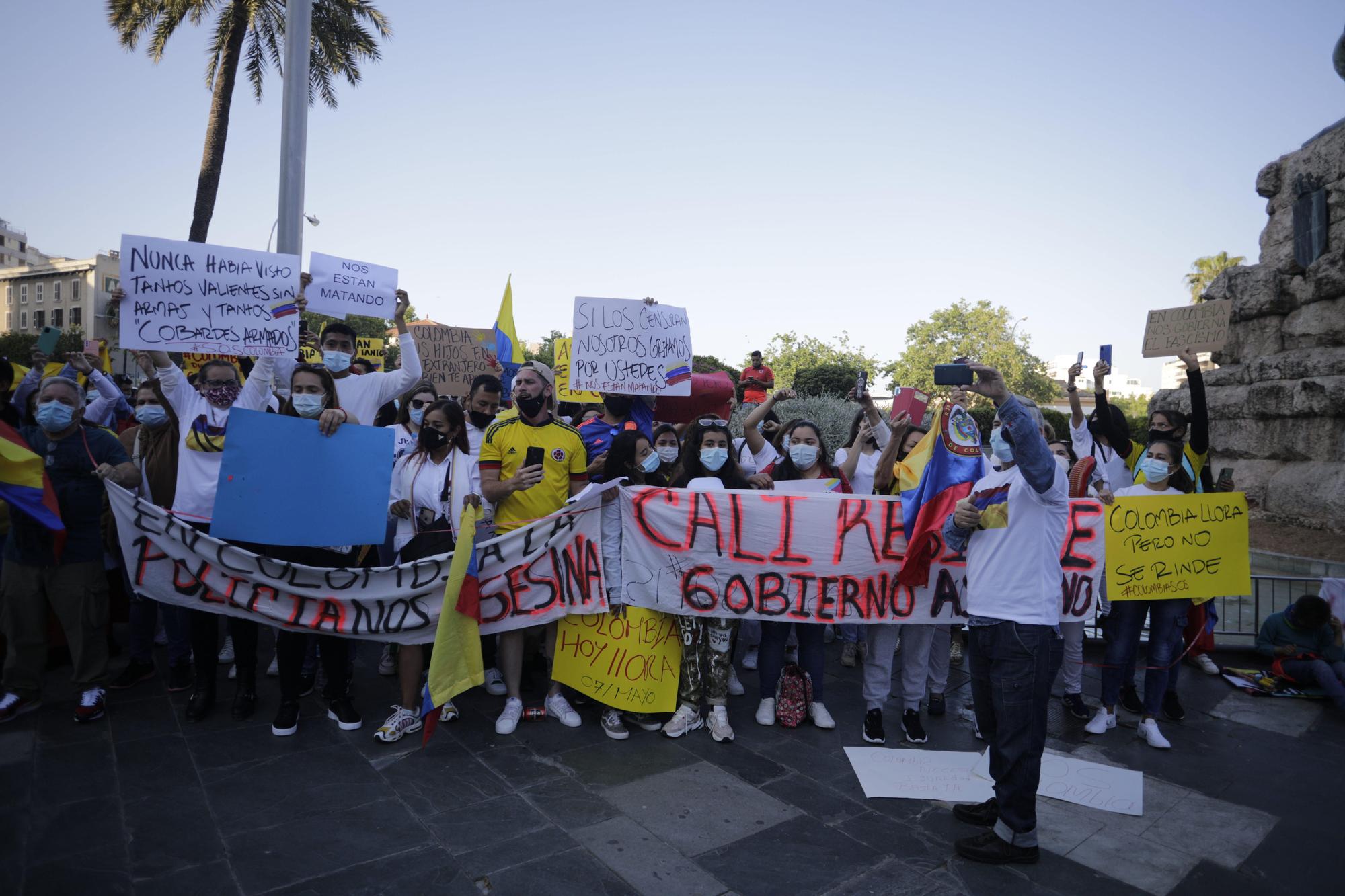 Más de 500 personas se manifiestan en Palma por la libertad de Colombia