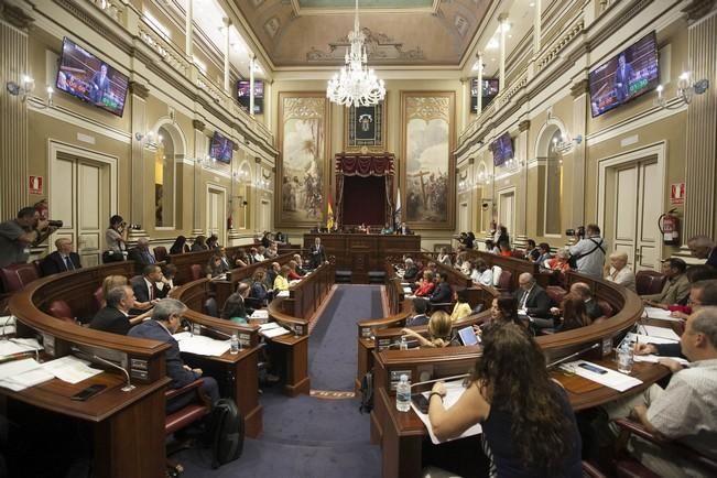 18/04/2017.CANARIAS POLITICA.Pleno del Parlamento de Canarias..Fotos: Carsten W. Lauritsen