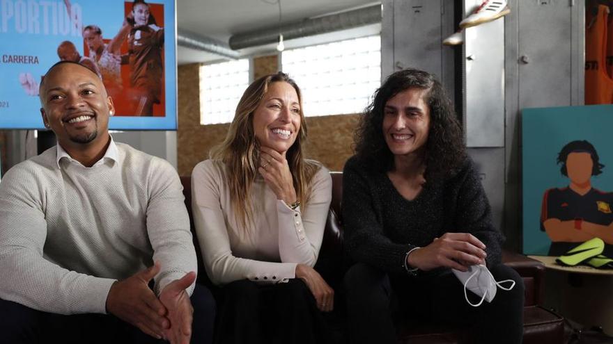 Por la izquierda, Ray Zapata, Gemma Mengual y Montse Tomé, ayer, durante el encuentro con los medios de comunicación. | Luisma Murias