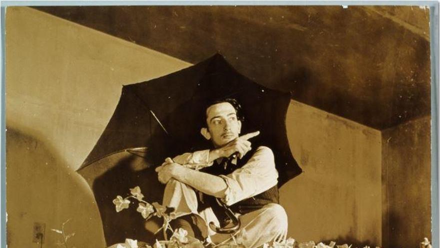 Salvador Dalí i Gala en el Taxi Pluvieux l&#039;any 1939