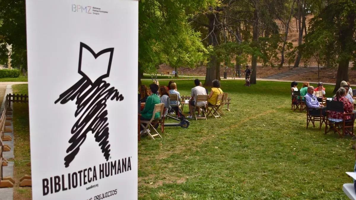 Una de las sesiones de la Biblioteca Humana de Zaragoza del pasado verano