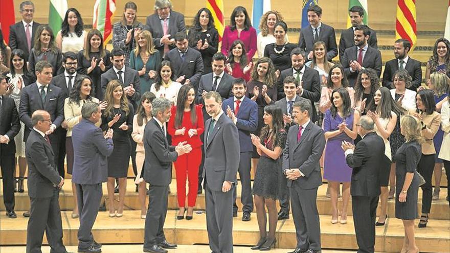 Felipe VI ensalza en Barcelona la independencia de los jueces