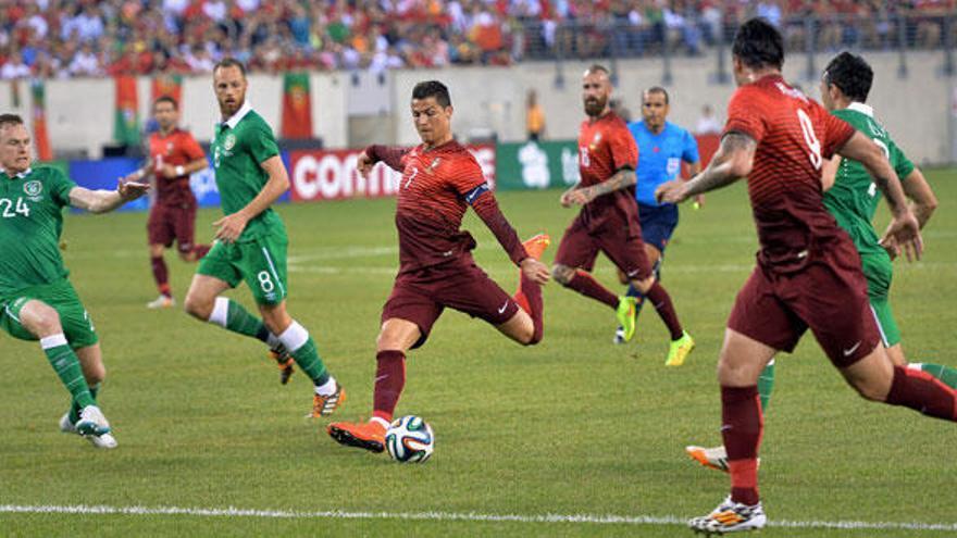 Portugal fulmina a Irlanda en el regreso de Cristiano Ronaldo