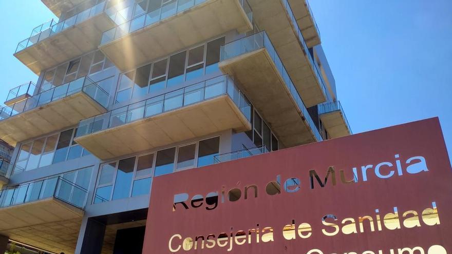 La Arrixaca revisa a los pacientes y descarta el uso de prótesis caducadas