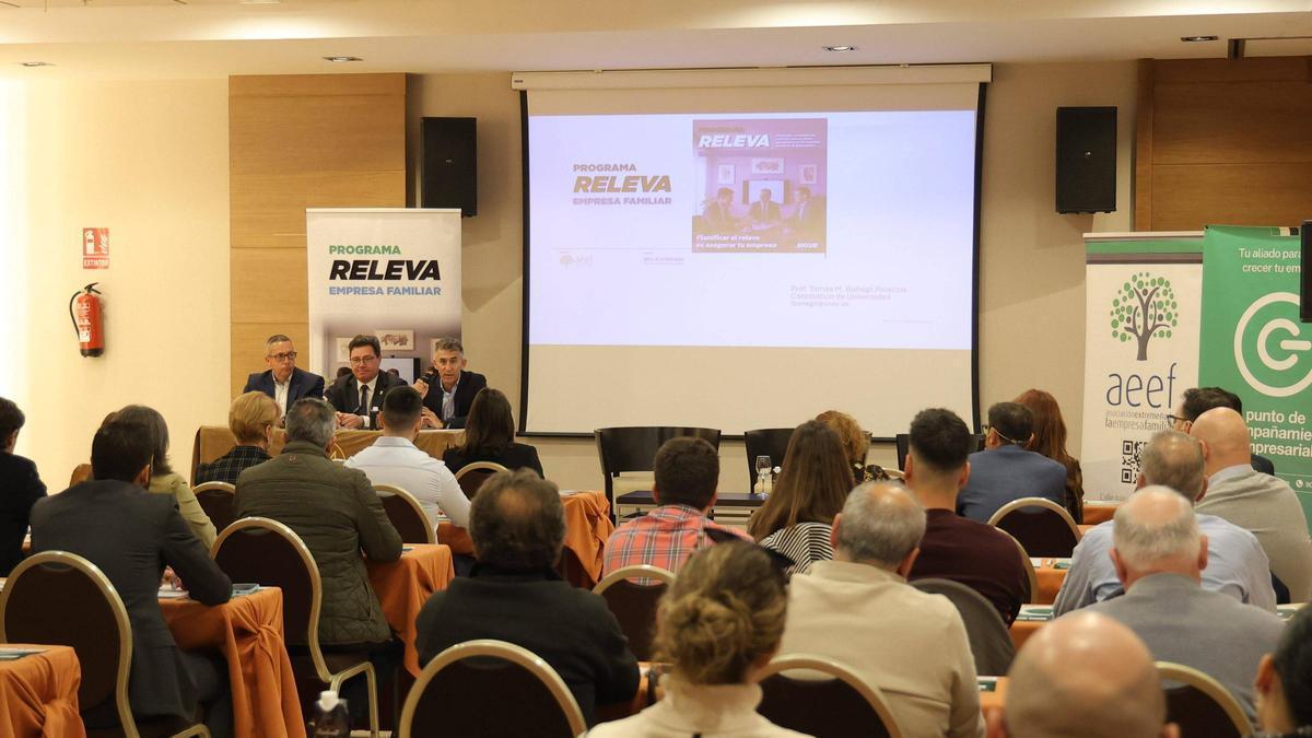 Fotogalería | Empresarios e instituciones se han dado cita este miércoles en Cáceres en torno al relevo generacional