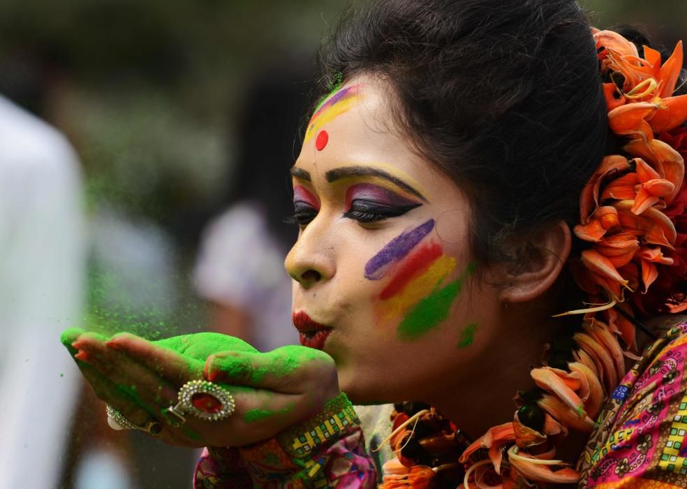 La India da la bievenida a la primavera con el tradicional festival Holi