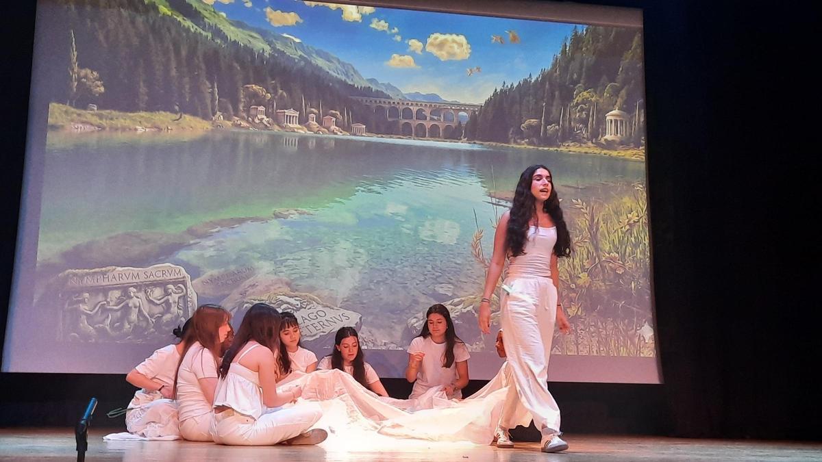 El IES Francisco Grande Covián de Zaragoza se sube de nuevo al escenario para su tradicional recital literario