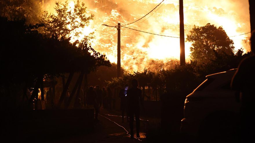 Se levanta el confinamiento de los vecinos afectados por el incendio de A Cañiza, que quema 200 hectáreas
