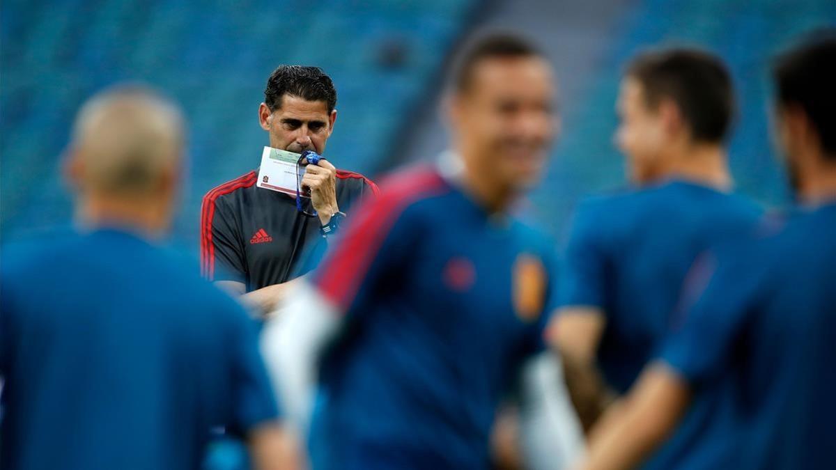 Hierro, en el entrenamiento de la selección española en Sochi.