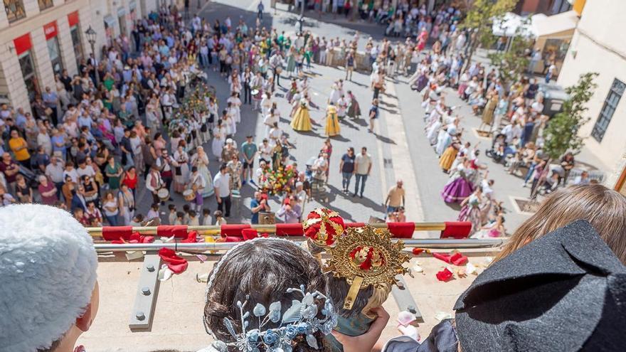 La llegada de nuevos niños salva las danzas de la fiesta de la Mare de Déu de Lluch en Alzira