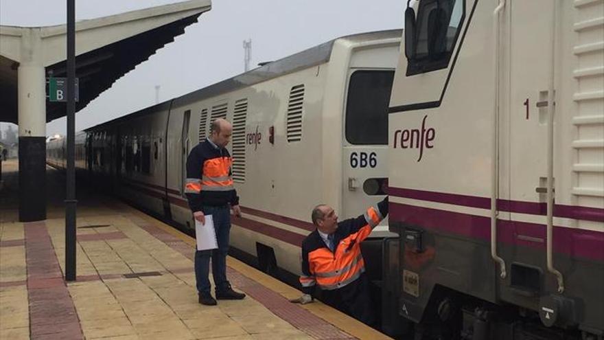 El nuevo tren Talgo efectúa parada en Mérida para su puesta a punto