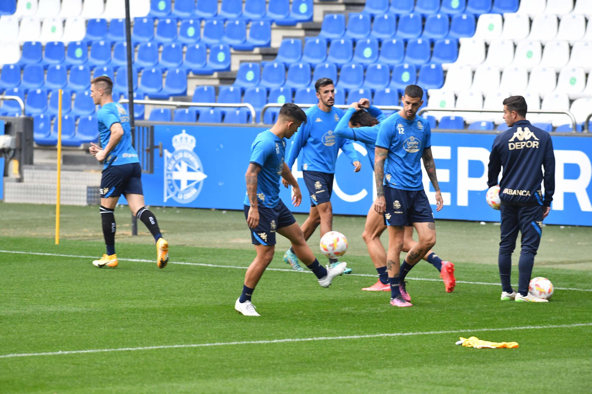 Óscar Cano toma las riendas del Dépor con su primer entrenamiento en Riazor